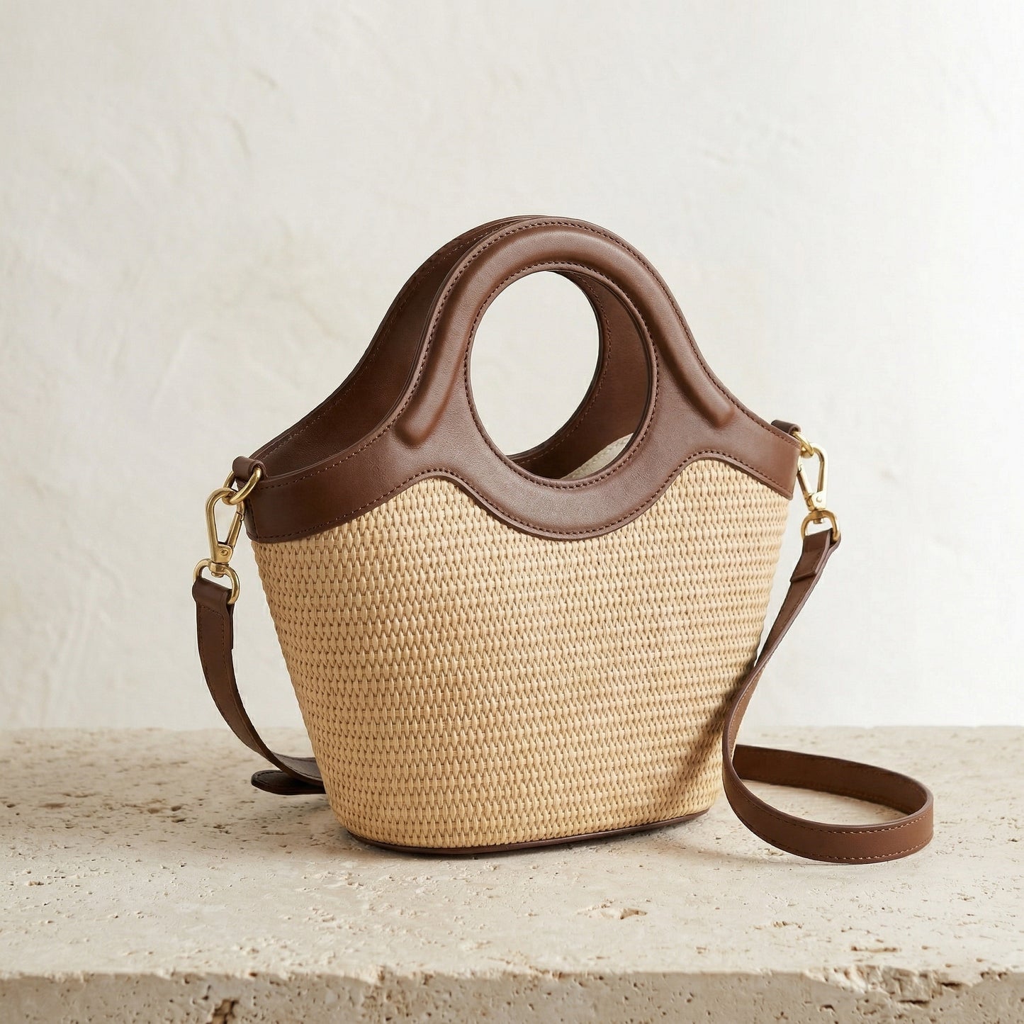 Bolso Elena · + Correa GRATIS · Rafia Trenzada y Piel Artesanal