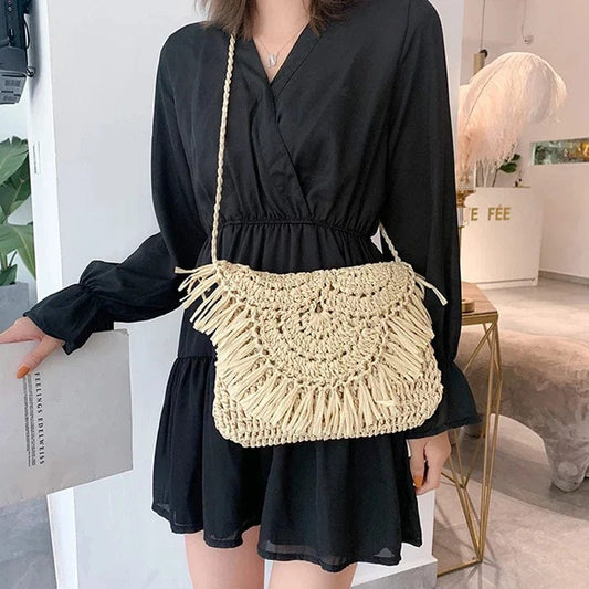 Bolso Amara · + Correa GRATIS · Rafia